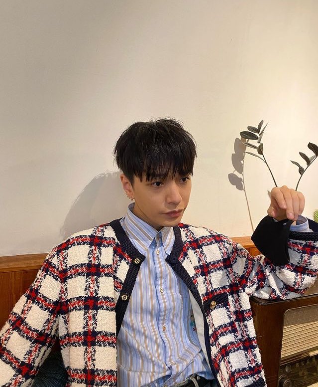 imkimjongins's tweet photo. ssamdi @longlivesmdc insta post 😱😍♥️
#SIMONDOMINIC #AOMG #SSAMDI https://t.co/Tr7YwpaRhJ