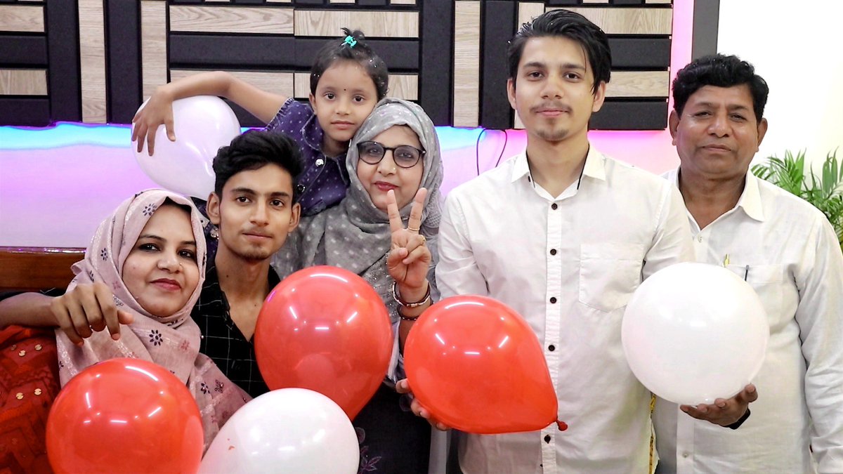 kaifi555's tweet photo. #Vlog31
300k Subscribers Completed | Meet My Family ❤️
Vlog Link :- https://t.co/ByiXKFpd3s https://t.co/7C7HFvl2Xr