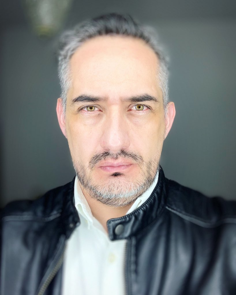 carlospulido_mx's tweet photo. 12 de julio 2021 #cuarentón en #cuarentena #selfie #yo #me #47yo #beard #grayhair #greeneyes #quarantine #ansiedad #anxiety. https://t.co/vyT9Yl0wgF