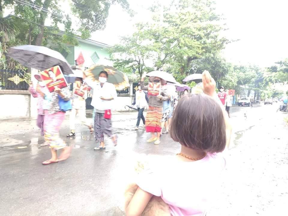Locals of Kalemyo staged a marching strike against genocidal dictatorship despite the pouring rain. #SACWantsCovidUncontrollable #July12Coup #WhatsHappeningInMyanmar