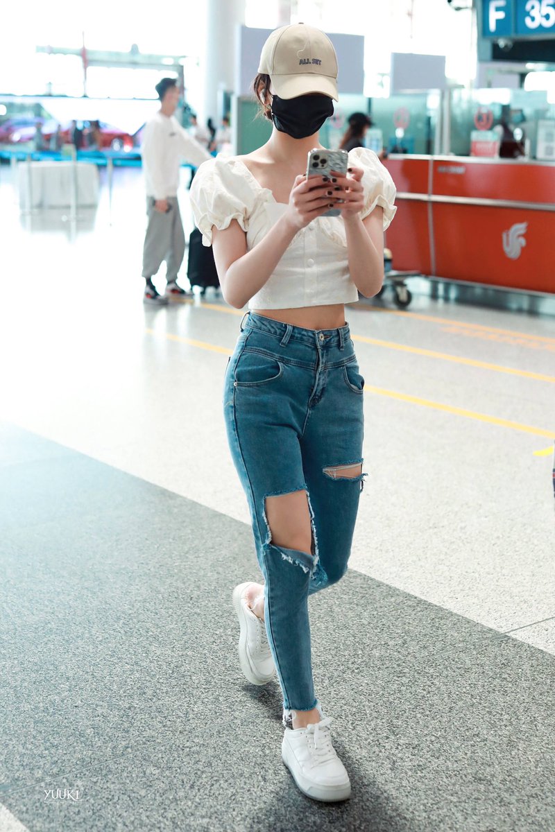 elite_mngmt's tweet photo. [ #霏霏 ] 𝟐𝟏𝟎𝟕𝟏𝟐 📸
Andie 𝑥 SHA arrival 🛬

#霏霏 #𝑎𝑛𝑑𝑖𝑒 https://t.co/nU3fdWpPcM