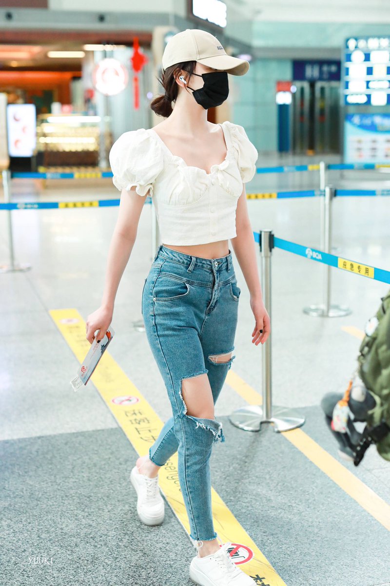 elite_mngmt's tweet photo. [ #霏霏 ] 𝟐𝟏𝟎𝟕𝟏𝟐 📸
Andie 𝑥 SHA arrival 🛬

#霏霏 #𝑎𝑛𝑑𝑖𝑒 https://t.co/nU3fdWpPcM
