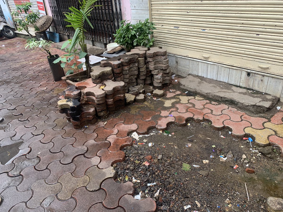 ravivardhan's tweet photo. @mybmc @mybmcWardD pls relay the foothpath , dug by BEST 2 months ago, many people have slipped and fallen down bkos of this . Add: BHARAT NAGAR , MS ALI ROAD , Grant Road East, opp Shalimar Theatre, Mumbai -7 https://t.co/QxUtW6yZbK