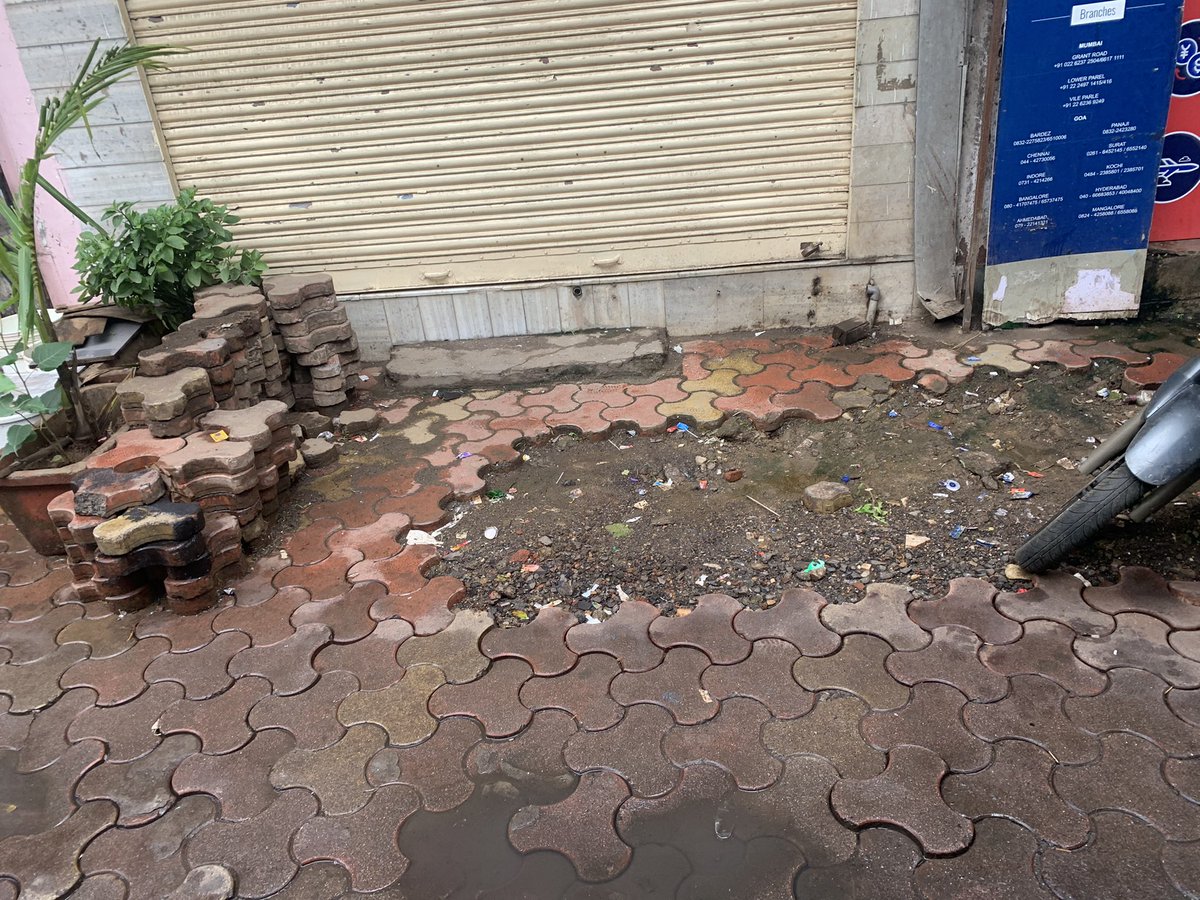 ravivardhan's tweet photo. @mybmc @mybmcWardD pls relay the foothpath , dug by BEST 2 months ago, many people have slipped and fallen down bkos of this . Add: BHARAT NAGAR , MS ALI ROAD , Grant Road East, opp Shalimar Theatre, Mumbai -7 https://t.co/QxUtW6yZbK