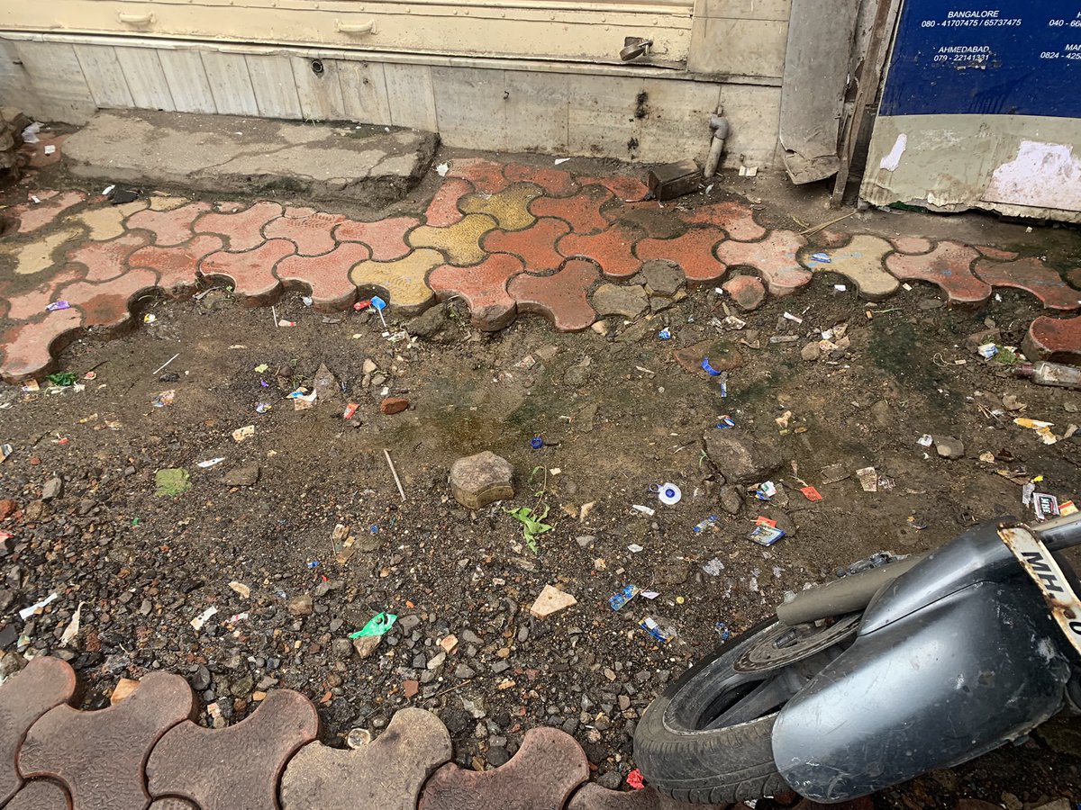 ravivardhan's tweet photo. @mybmc @mybmcWardD pls relay the foothpath , dug by BEST 2 months ago, many people have slipped and fallen down bkos of this . Add: BHARAT NAGAR , MS ALI ROAD , Grant Road East, opp Shalimar Theatre, Mumbai -7 https://t.co/QxUtW6yZbK