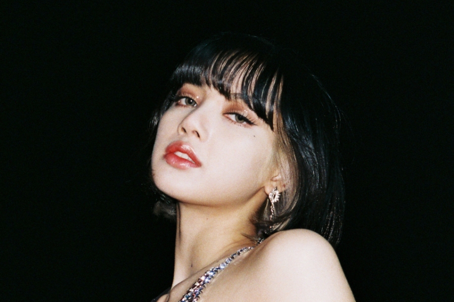 soompi's tweet photo. YG Confirms #BLACKPINK's #Lisa Will Make Solo Debut This Summer
https://t.co/5qmB5CM36K https://t.co/5yBGwB66X9
