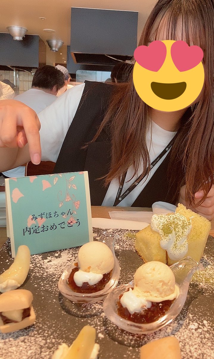 Twitter 上的 横澤瑞穂 内定前からお世話になっていた憧れの社員さんがサプライズで内定祝いプレート準備してくださいました ものすごく嬉しかったので投稿 とても嬉しかったです ありがとうございます T Co I9pwp1yvdq Twitter