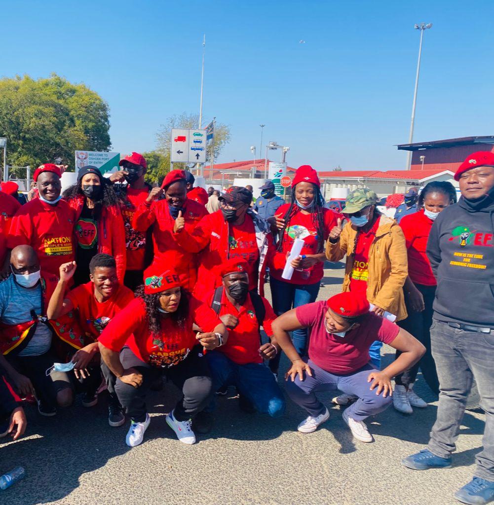 chrm_guy's tweet photo. We heard a successful march last week Friday with @MpumalangaEff in solidarity with us in Swzlnd @EFFSwazi .I also heard an engagmnt wth comsar Mafia about the #EFFSC, for nw we can say when the situation is safe #SSC wll b launched for @EFFSwazi
@MkhontoSlindile 
@GardeeGodrich https://t.co/aAlEBpKa0d