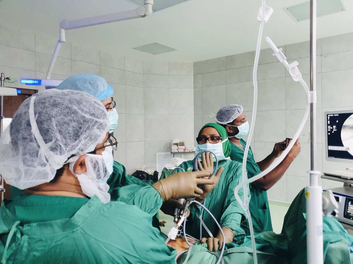 igmhmv's tweet photo. Congratulations to @aeh_mv and their Orthopaedics team as they performed their first arthroscopic surgery, with assistance from IGMH Department of Orthopaedics and Trauma Surgery. 

Except for Malé, this is the very first arthroscopic surgery to be performed anywhere in Maldives. https://t.co/tCJZih02wy