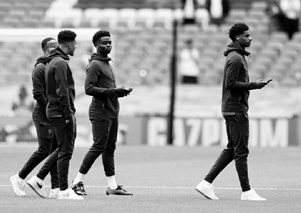 pedalsingh's tweet photo. You can say England weren't brave enough and defensive, they didn't use all the talent they had, and they didn't just run up and put their foot through the ball on those penalties,and you would all be right
But the abhorrent Racism ANYONE has to suffer will NEVER EVER BE RIGHT
🙏🏽 https://t.co/3mVjwTiNbq