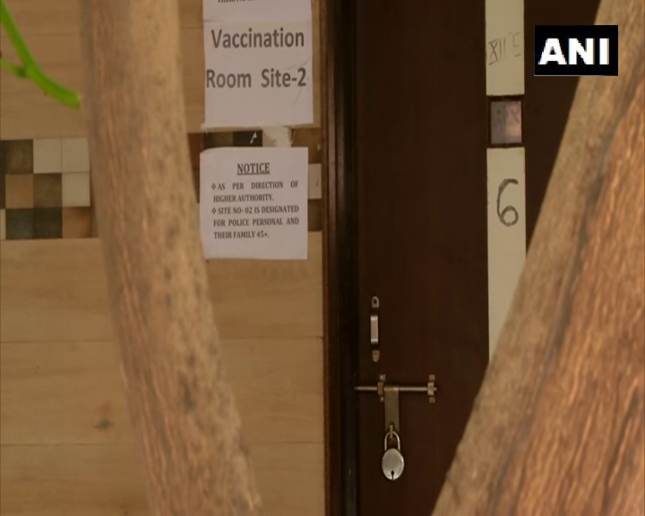 ANI's tweet photo. Delhi | People are left disappointed after a COVID-19 vaccination centre at West Vinod Nagar was closed due to shortage of vaccines.

"There are no vaccines in govt centres. We have been waiting for 4 days. People were waiting in queue from 4 am in vain," says a citizen. https://t.co/07QUKjWPvQ