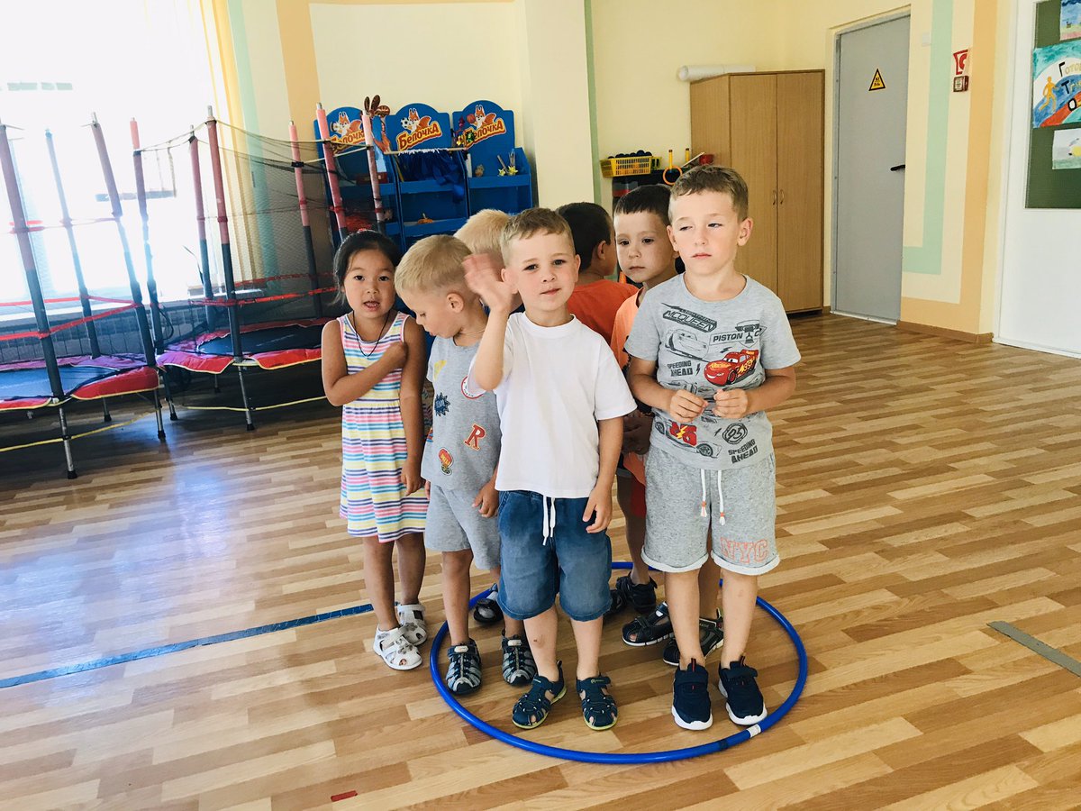2c6Ik's tweet photo. Белая ромашка расцвела в саду! Это к ней так быстро я сейчас иду! Хочется поближе рассмотреть цветок,
Пальчиком потрогать хрупкий стебелек.
В гости к #Почемучкам и #Фантазерам #детскийсад11 приходила Ромашка. Дети порезвились с красавицей, показали свою ловкость и смекалку! https://t.co/B8ZPQu3zCS