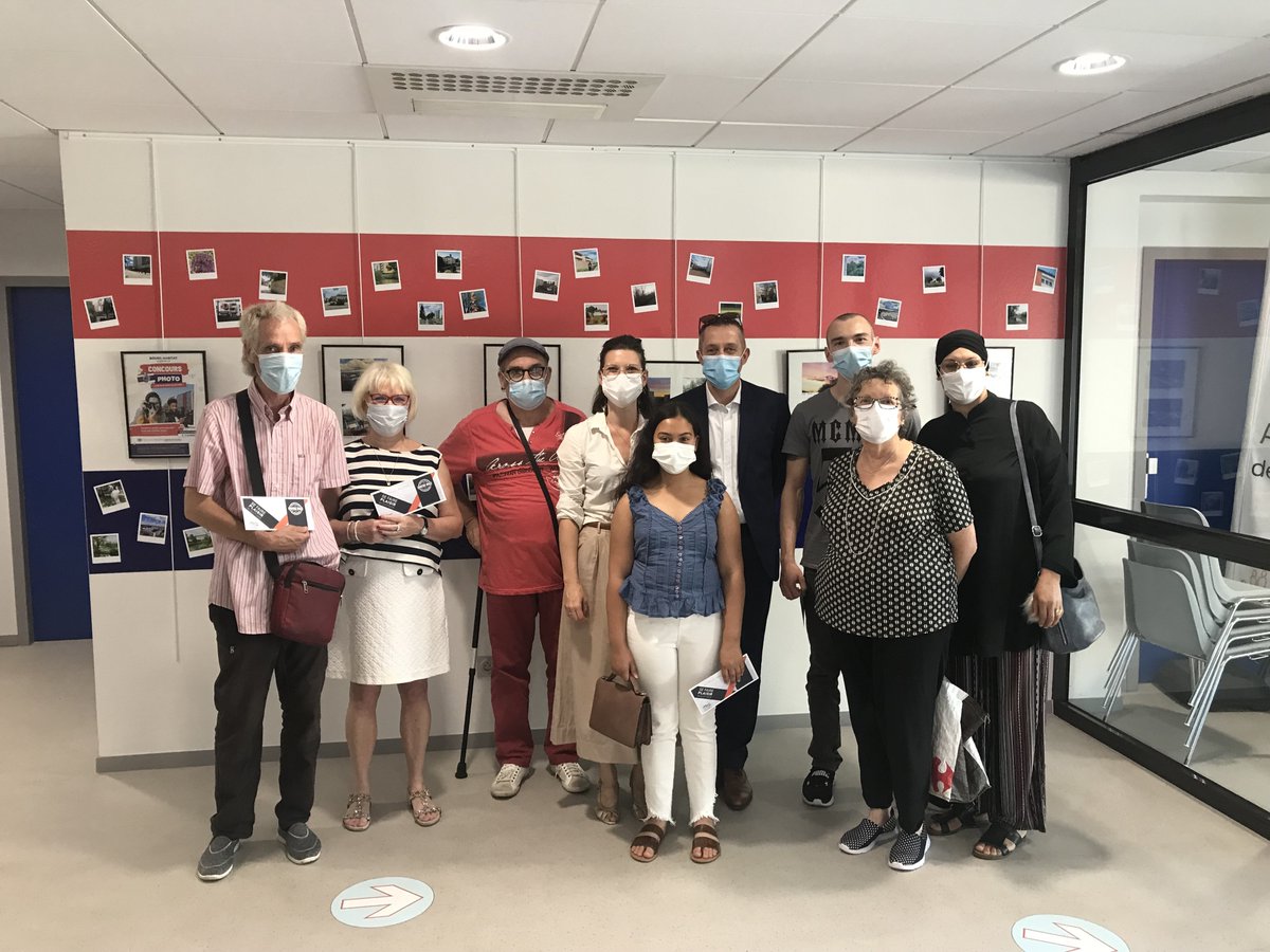 📸 Remise des prix aux 10 gagnants du concours Photo "vue sur mon quartier" <a href="/BourgHabitat/">BOURG HABITAT</a>! 👏 Plus d'une cinquantaine de photo permettent de découvrir les quartiers de <a href="/Bourg_en_Bresse/">#BourgenBresse</a> avec un supplément d'âme et d'art. Venez toutes les découvrir à l'agence de Bourg Habitat !