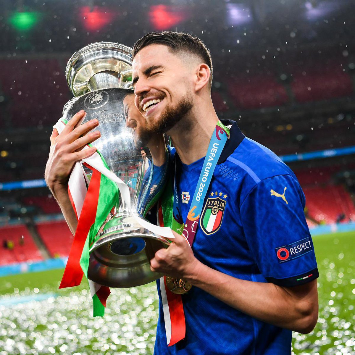 CISCGoa's tweet photo. The Art, The Artist. Jorginho painting Europe Blue for the second time in two months 💙👨‍🎨
.
Congratulations and well deserved💙
.
#j5 #italy #chelsea #euro2020 #ucl #champion #forzaitalia #ktbffh #football #chelseafc #londonisblue #cfc https://t.co/X1wqF9Gxl7