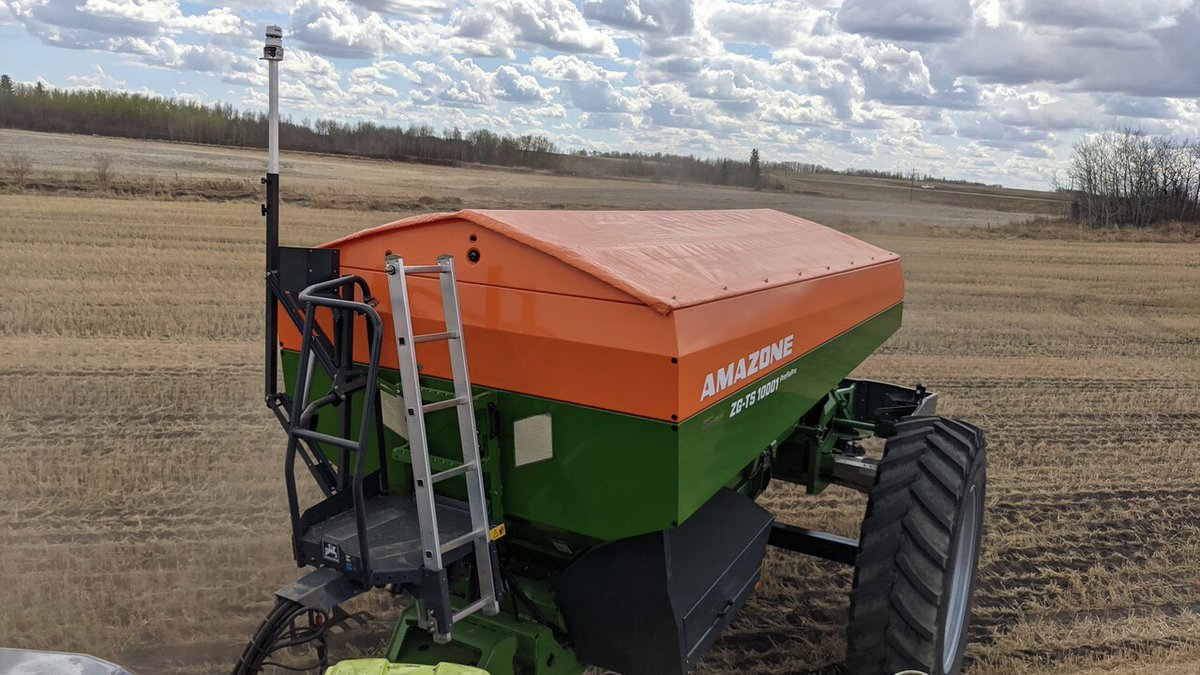 AMAZONE_Inc's tweet photo. Wind control on the ZG01, don't let the windy prairies stop you from getting the job done!
Dealer: @canwestharvestcentre
#Amazone #Ag #Agriculture #Farming #AgMachinery #FarmEquipment #TrailedSpreader #FertilizerSpreader #Spreader #CropCare #CropProtection #ZG #ZGTS https://t.co/WOw1HiVtHH