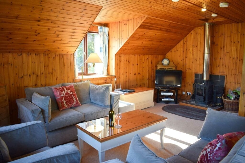 The Old Hayburn 🏡

Our cosy Old Haybarn is a 3 bedroom semi-detached cottage over two storeys forming part of the east section of a charming courtyard, in the centre of the Village and enjoying glorious views over Melfort Village and south towards Loch Melfort.

#melfortvillage