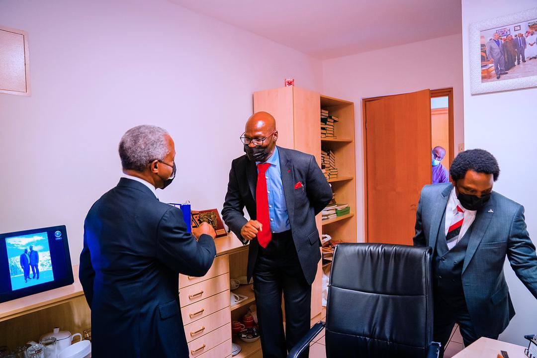 PastorWale_'s tweet photo. &amp; discuss some of our shared values. I was encouraged by how committed The VP is to national transformation &amp; admonish the church to keep him &amp; the Federal Government in prayer.

I’d also like to thank the National Chaplain (Pastor Seyi Malomo) for the opportunity to speak. (2/2) https://t.co/fErRBfsBtN
