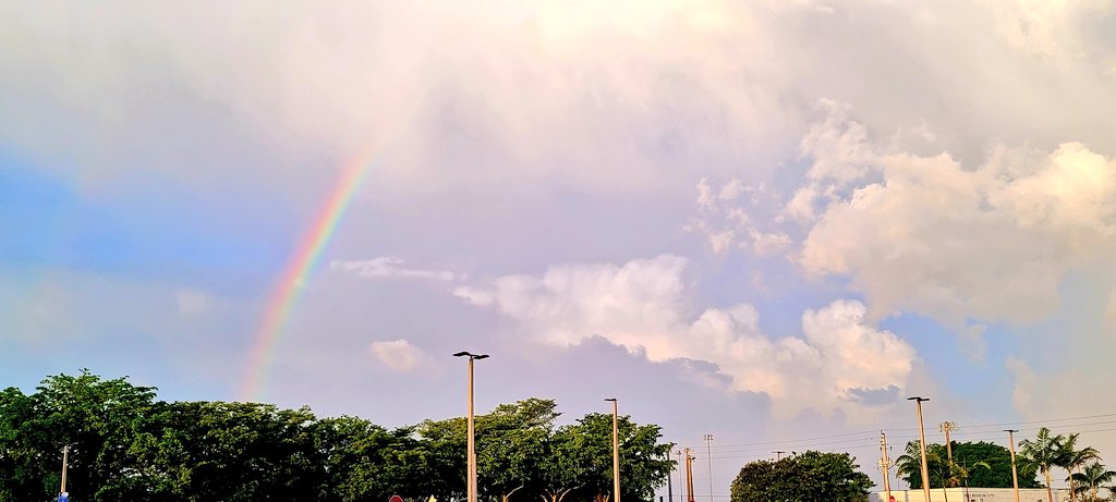 GessnerREAgent's tweet image. 🌈🌧⚡☁️🌞🌈 it's a beautiful day in the neighborhood.. a gorgeous start to  the week ...#pembrokepines #followthepinkcar @JenniferWXwoman @KeithCBS4 @FrancesWangTV @CBSMiami @LissetteCBS4 @DaveWarrenCBS4  @CraigSetzer  #cbsmiami #cbs4 #tastetherainbow #MondayMotivaton