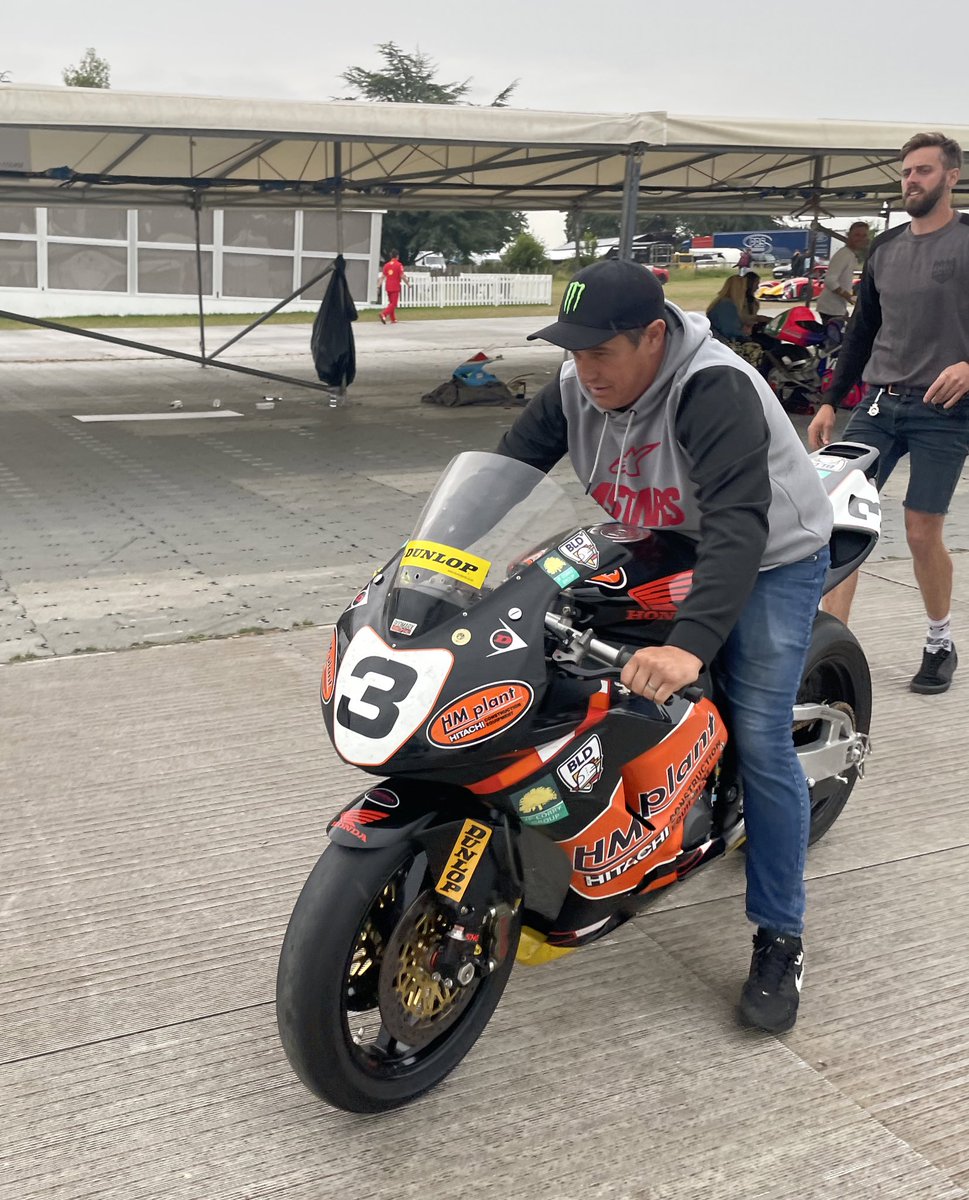blingrims's tweet photo. Amazing what #hoodies you see hanging around the pits at @fosgoodwood @jm130tt https://t.co/AVu9jSVh0T