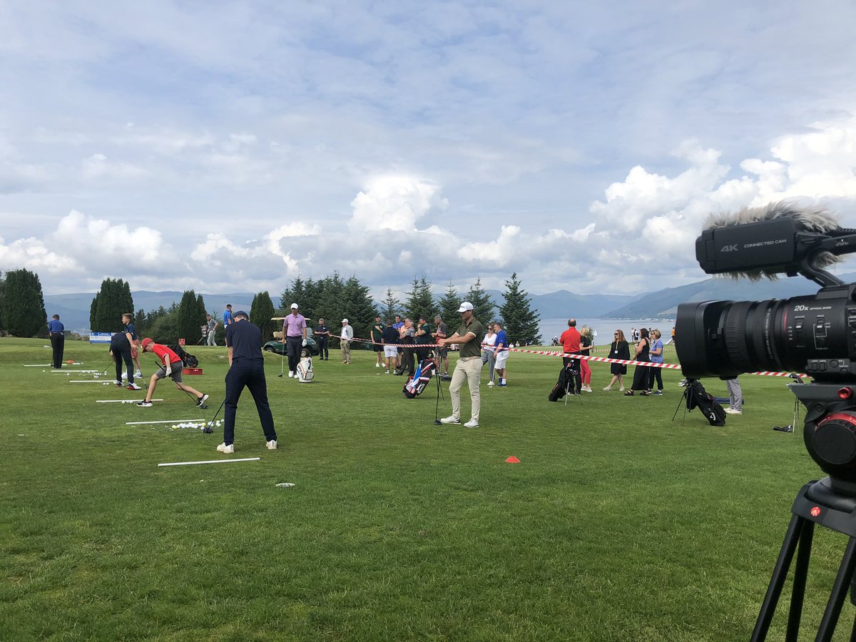 Here @GourockGolfClub with @PaulLawriegolf @stevieggolf @grantforrest93 @Coelsss @Doaky_Golf and a whole bunch of juniors. Brilliant day!