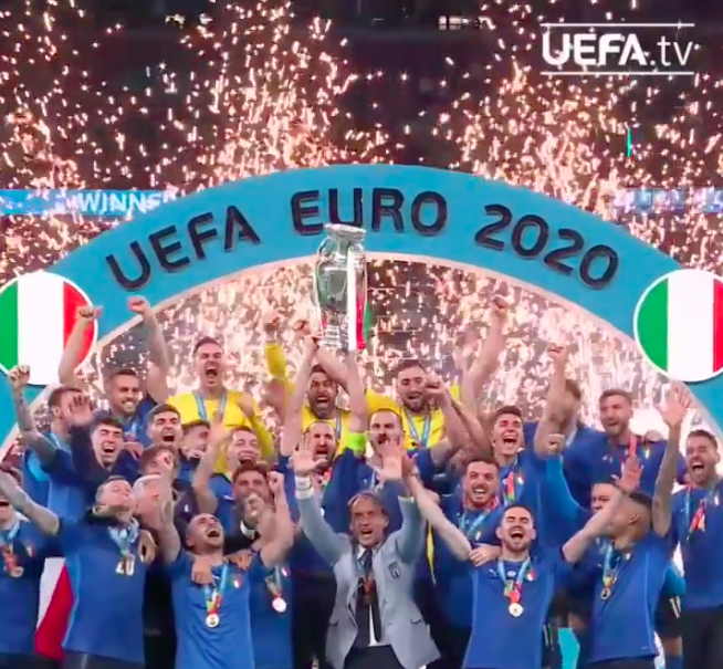 violavioli's tweet photo. PROUD TO BE #Italian #ItsComingRome #BYEBYEBREXIT https://t.co/I3WFnOn4FR