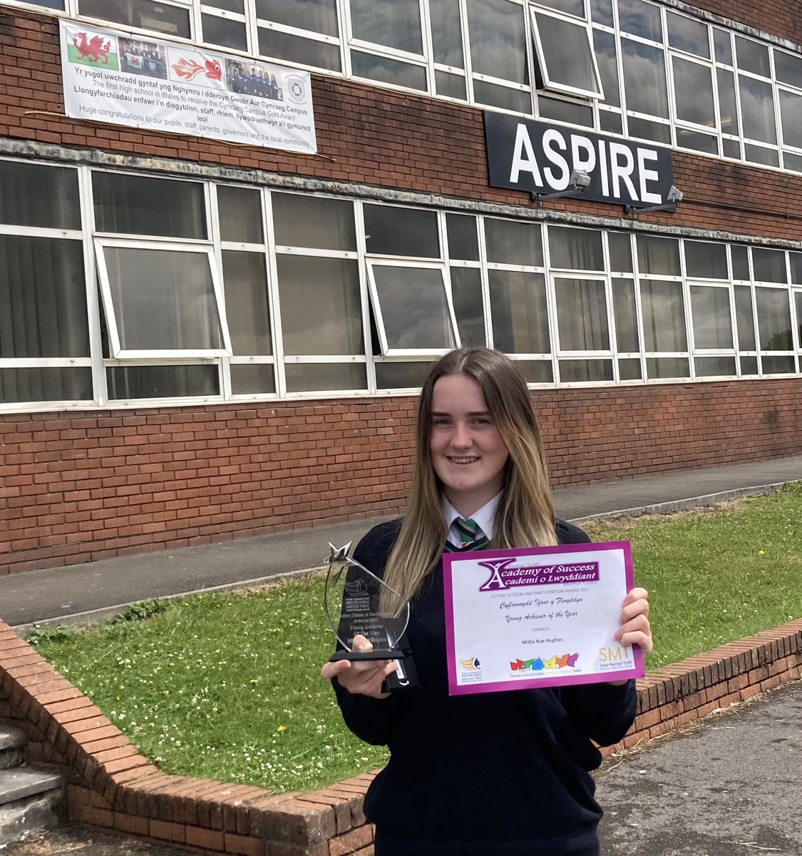 Pen Y Dre Cymraeg tweet media