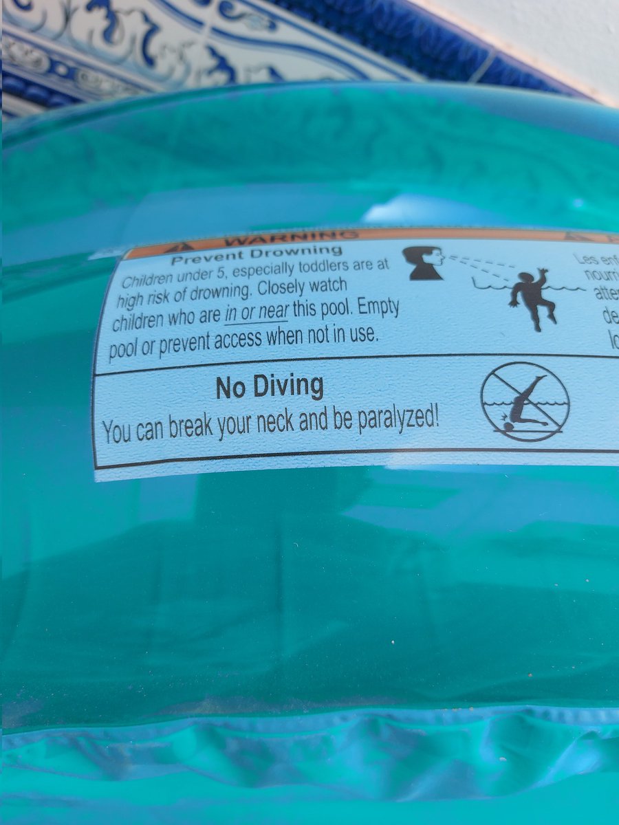 No bucear
Puedes partirte el cuello y quedar paralizado.

Piscina infantil. Siempre fue bueno darles tranquilidad a los niños.