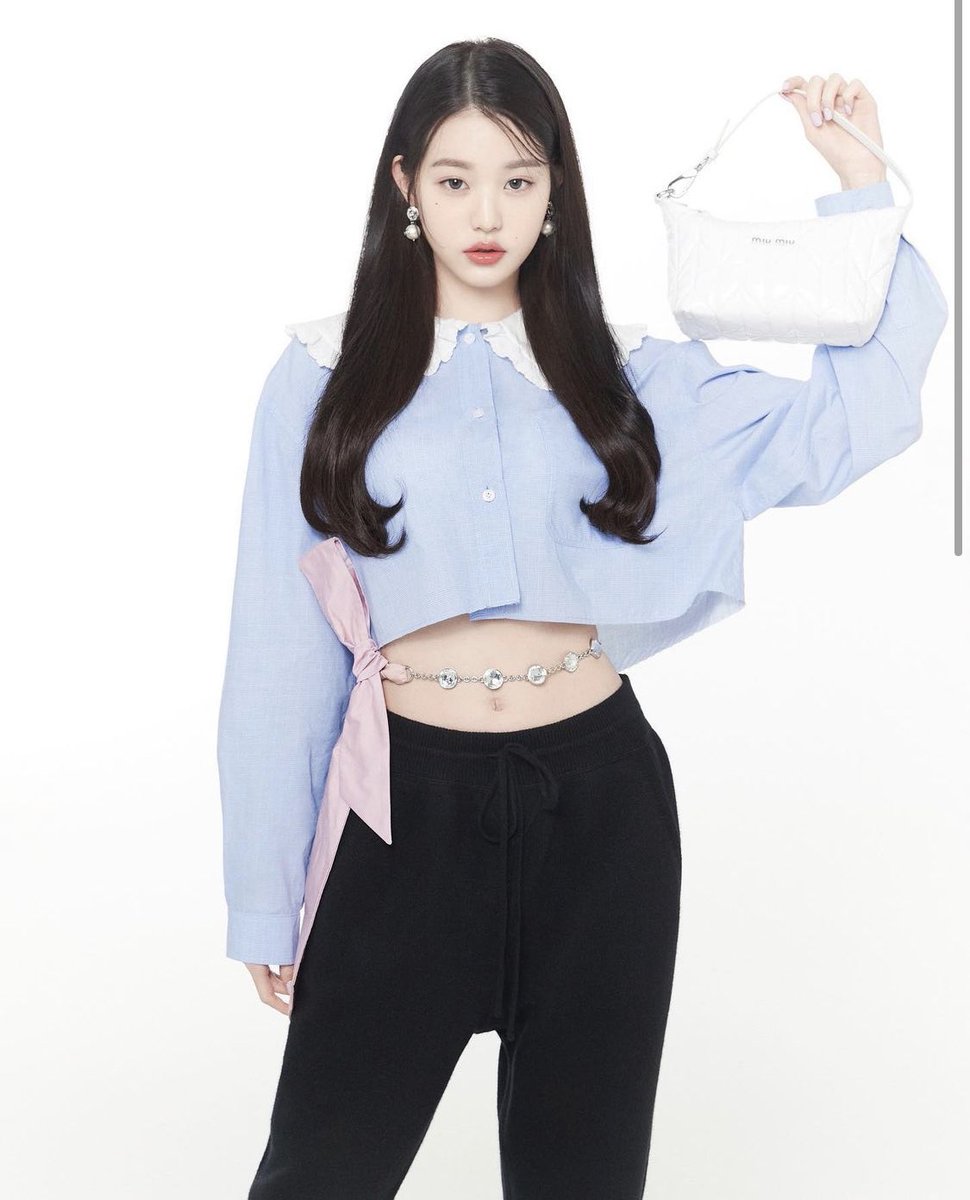 wonyoungpy's tweet image. 📸 | 21.07.12 

Instagram update 

#MiuMiuMaritime Girls
#MiuMiuGirls 
#MiuSpirit

➡️ instagram.com/p/CRNadgcLdk5/…

#장원영 #ウォニョン #원영 #JangWonyoung #Wonyoung