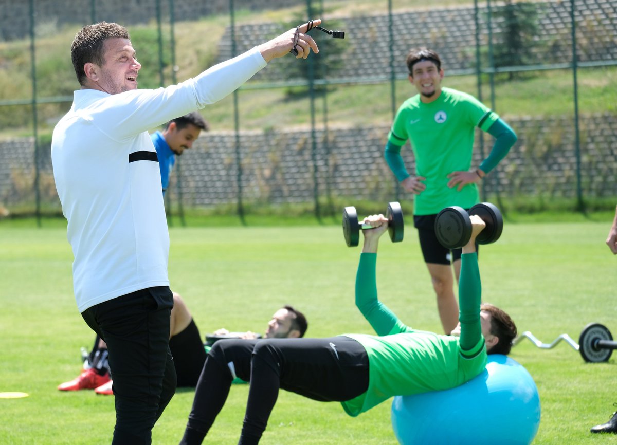 Giresunspor's tweet photo. Sabah antrenmanımız ile Erzurum kampının on ikinci gününe başladık.💚🤍
#Giresunspor https://t.co/wbH2Azixum