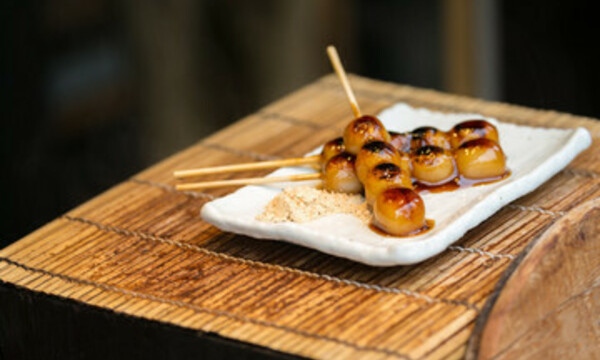 SozaiUK's tweet photo. Learn how to make Japanese Sweets, Mitarashi Dango &amp; Isobe Dango with Suzue on 20th July at 10am.

Book here https://t.co/BCWZ0rmTQb

#japanesesweets #mitarashi #dango #moshi https://t.co/Nm1yNf79Z1
