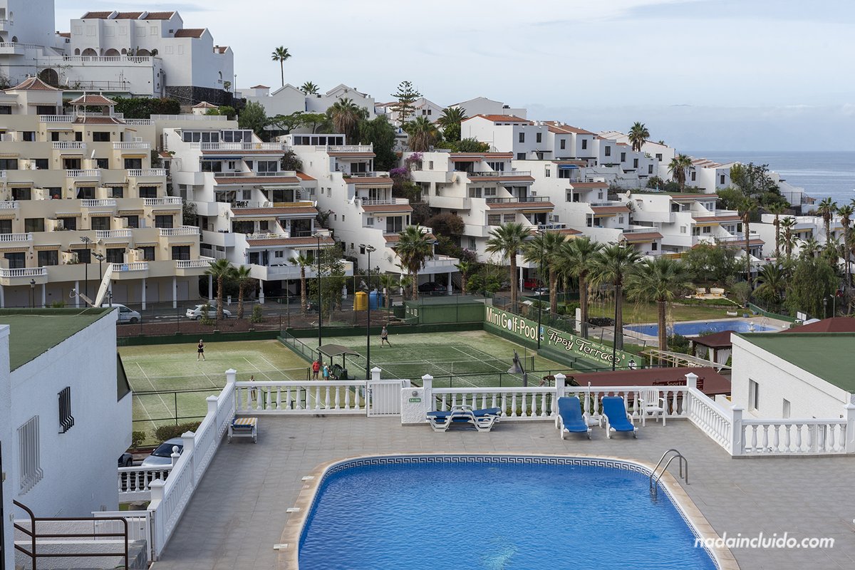 Los turoperadores garantizan volumen de turistas, pero crean dependencia y reducen al mínimo el beneficio que los destinos perciben por estos viajeros. #Tenerife trata de reducir el peso de la turoperación y empezar a vender su propio destino. ¿Lo conseguirán? 🏝  #Bienviajados