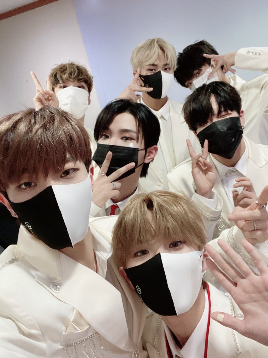 eabmaker's tweet image. [👑] 

210712 Arirang Radio MUSIC ACCESS ❤️

Empieza nuestra semana con nuestros reyes*‼️🤍

#KINGDOM #킹덤 #KARMA