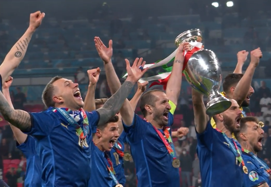 forumJuventus's tweet photo. Buongiorno Campioni d'Europa! 🏆💙😍
#ItaliaInghilterra #Euro2020 https://t.co/IW4chj6GtL
