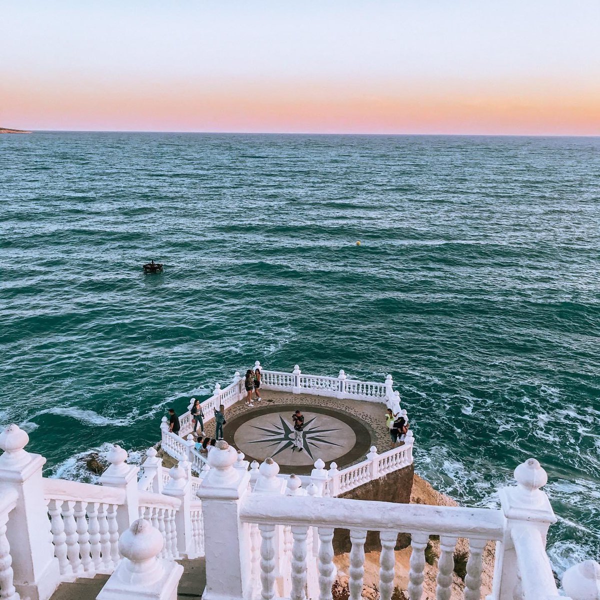 HotelCentroMar's tweet photo. ¡Buenos días! 😃 No somos los únicos que madrugamos para disfrutar de este paisaje🌊
Good morning! 😃 We are not the only ones who get up early to enjoy this landscape🌊.
#HotelCentroMar #CSHoteles #mediterraneansea #mediterraneoenvivo #traveltheworld #travelgram #CostaBlanca https://t.co/m0hsCTyybk