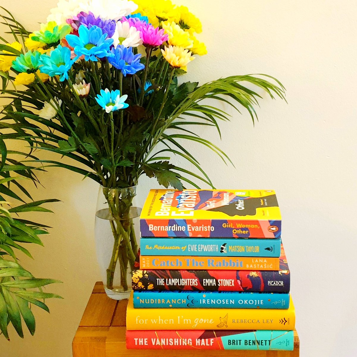 elspells13's tweet image. Sharing a #brightstack on #bookstagram today to cheer up a grey, rainy Monday!
I&apos;ve read &amp;amp; loved these ones - which have you read? Any on the #TBR?
instagram.com/elspells13