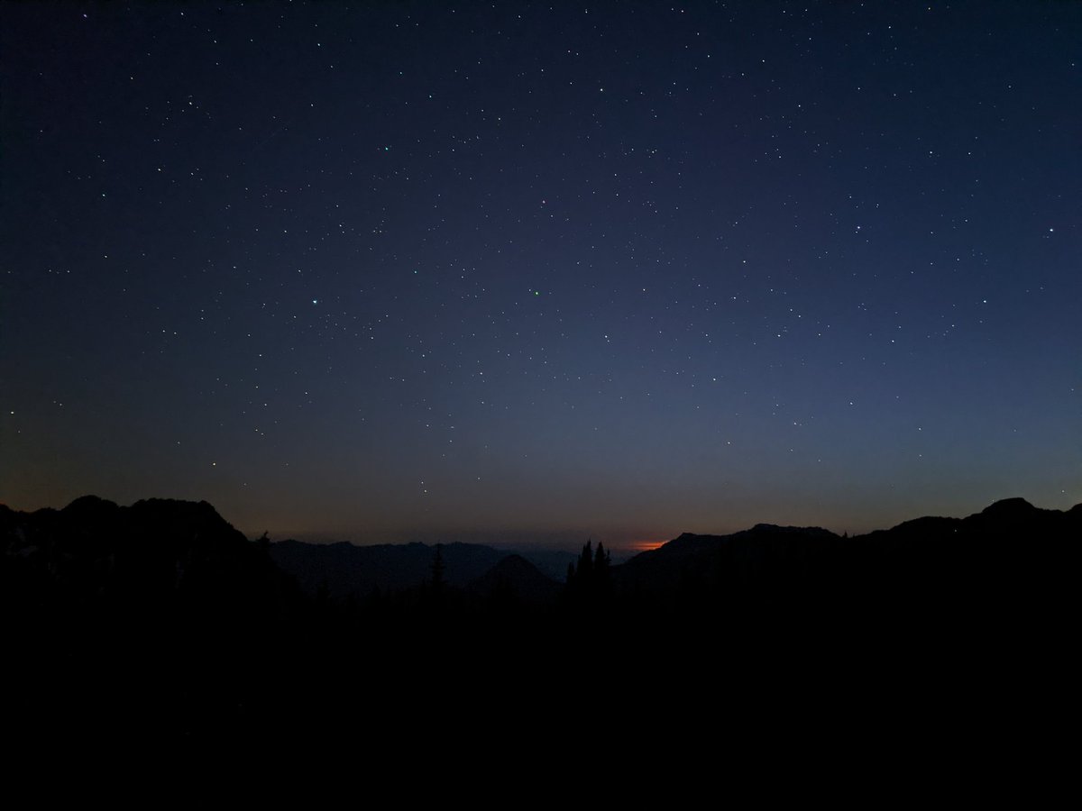 JasonJohnson's tweet photo. @airmattdog The view from Paradise, WA last night. https://t.co/vsAieZqnGc