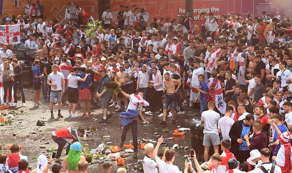 WhittallClive's tweet photo. Wonder what the Qatar police will make of #englandfans
at #WorldCup2022?
#ashamed https://t.co/IXQLVqBlHr