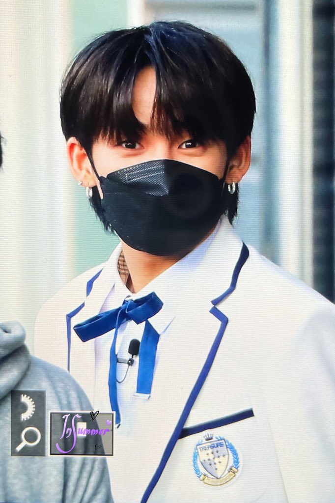 InSummer_421's tweet photo. 😆교복현석이😆

#최현석 #현석 #쌧별이 
#CHOIHYUNSUK 
#TREASURE #트레저 https://t.co/xPk45R7IC3