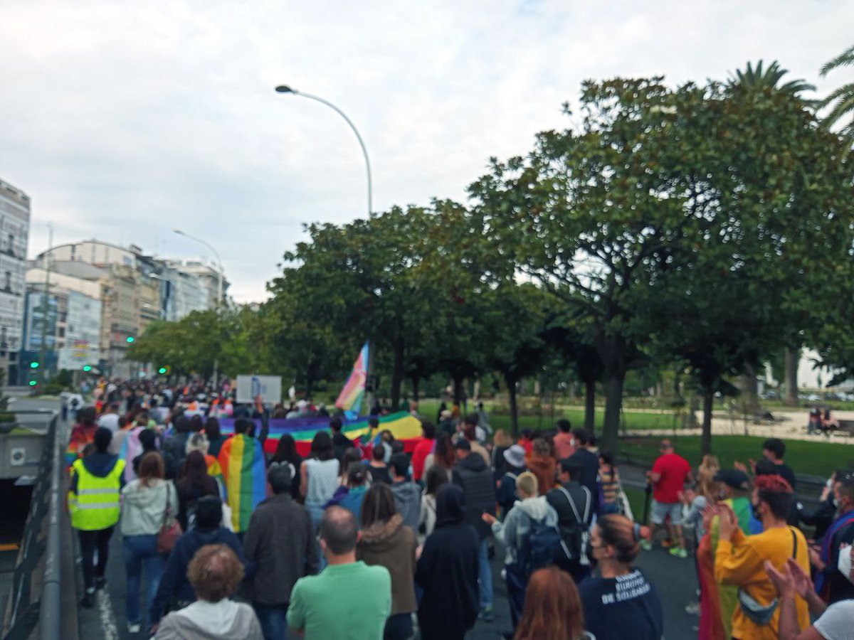 A homofobia é unha das consecuencias máis brutais do patriarcado. Onte, unha semana despois do terrible asasinato, estivemos nas rúas de A Coruña  non só esixindo #XustizaParaSamuel, senón tamén para todo o colectivo lgtbi. 

Polo dereito a saír sen medo ás rúas! ✊🏼
