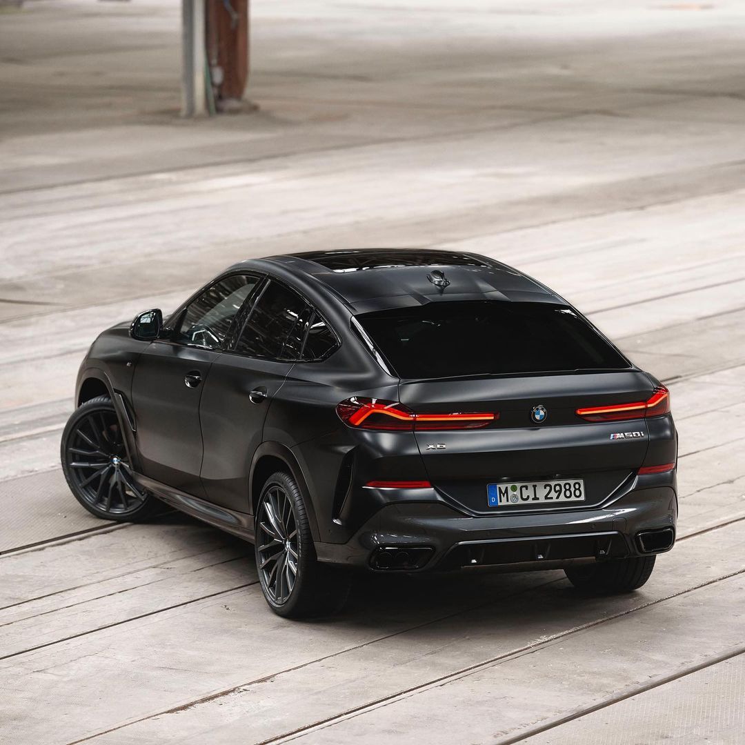 cars_pixels's tweet image. BMW X5 M50d and X6 M50i Black Vermilion Edition.

&amp;gt; Iconic grille with red slats
&amp;gt; Red brake calipers
&amp;gt; Orbit Grey 22" 742M wheels
&amp;gt; BMW Individual Frosty Black metallic
&amp;gt; Red seat piping
&amp;gt; BMW Individual decorative Black Royal Lacquer
&amp;gt; Bowers &amp;amp; Wilkins Diamond Surround Sound