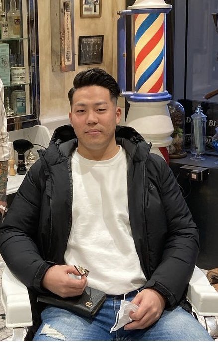 選手紹介⑨
名前:うめ
年齢:95年生まれ
ポジション:サード
得意技:国士無双
欠点:朝帰り
好きな飲み物:レモンサワー