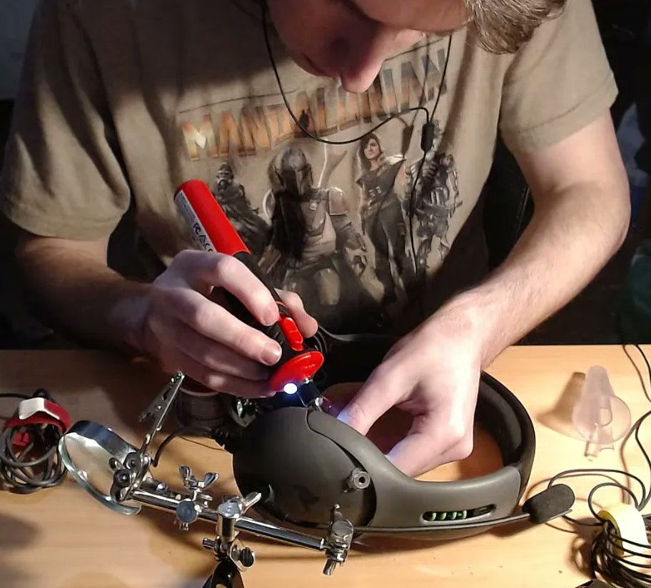 NickAGBruce's tweet photo. Soldering with the new soldering iron! Love it so much π₯°
#CochlearHeadset https://t.co/wo9zdmrrhY