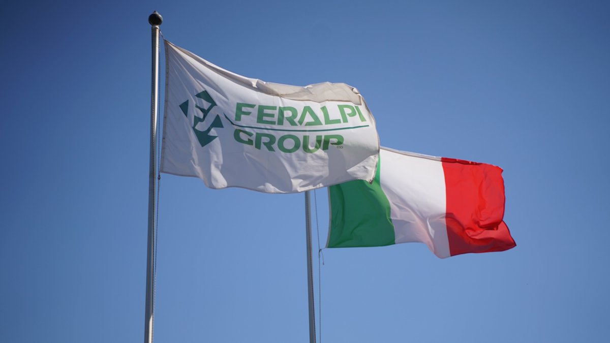 Come sventola il tricolore oggi... 
Orgogliosi dei nostri #azzurri! 🏆🇮🇹

#Euro2020 #Italia