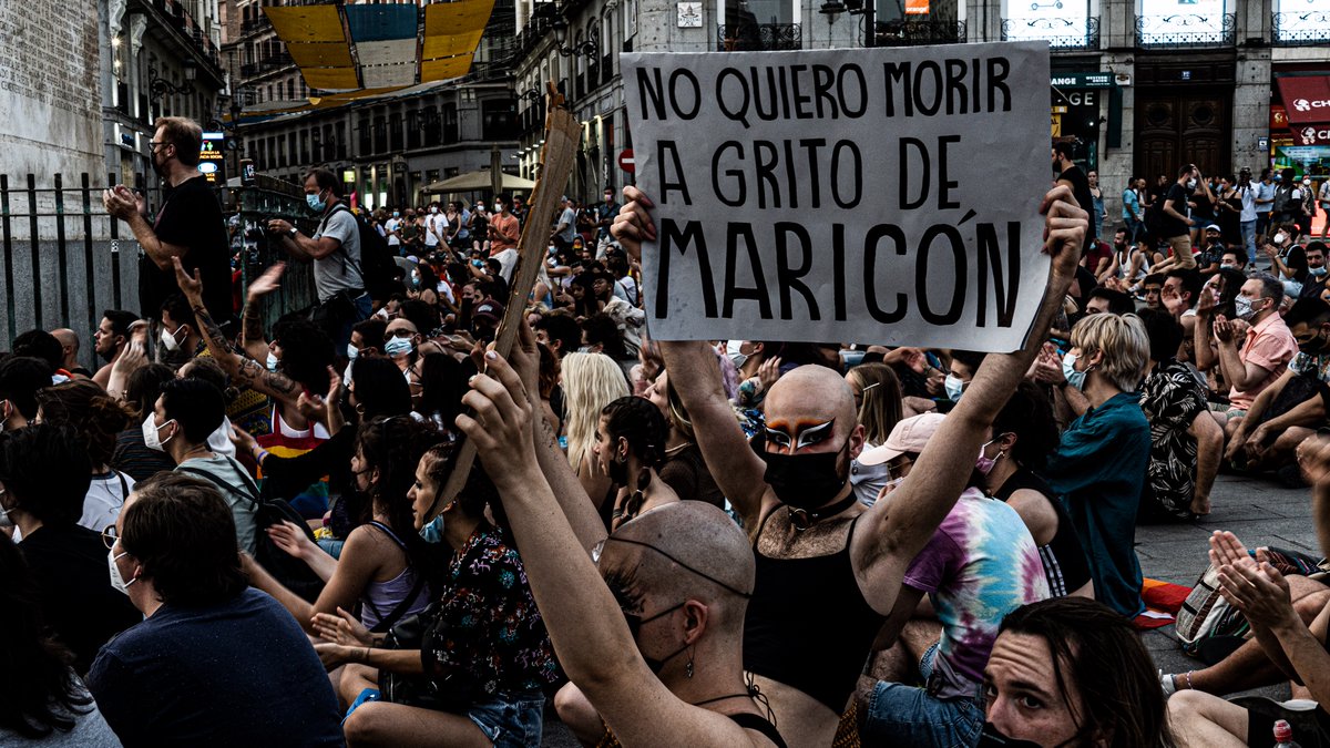 RederasProd's tweet photo. Concentración el 11 de julio en la Puerta del Sol, Madrid

Les activistes LGBTIQ contra la LGTBIfobia exigieron justicia para Samuel, asesinado en A Coruña al grito de maricón por un grupo de hombres

#JusticiaParaSamuel  
#XustizaParaSamuel 
#YoTambiénSoyUnMaricónDeMierda https://t.co/nftbygE65t