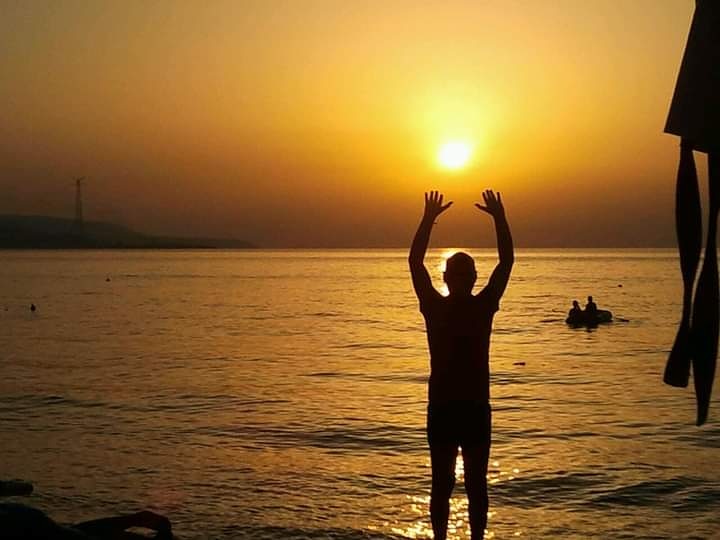 AliFrancesco's tweet photo. Un altro buon motivo per festeggiare è che ora non dovremo più ascoltare quel motivetto che gli #U2 hanno scopiazzato dai #pinguinitatticinucleari 
#parapaparapaparapapa https://t.co/jDNxy43QTb
