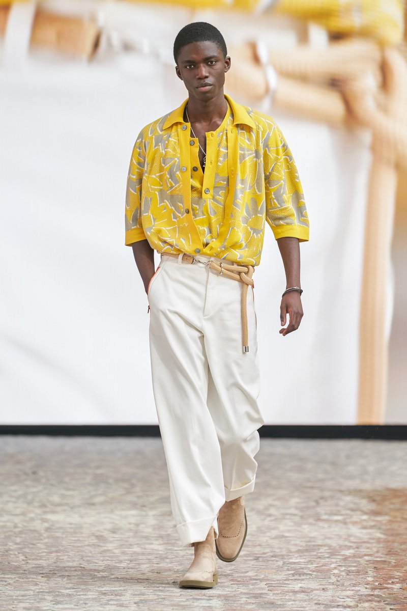 VogueRunway's tweet photo. The @Hermes_Paris spring 2022 menswear collection is here
https://t.co/Rlco86YzaG https://t.co/KpHGAOtvWj