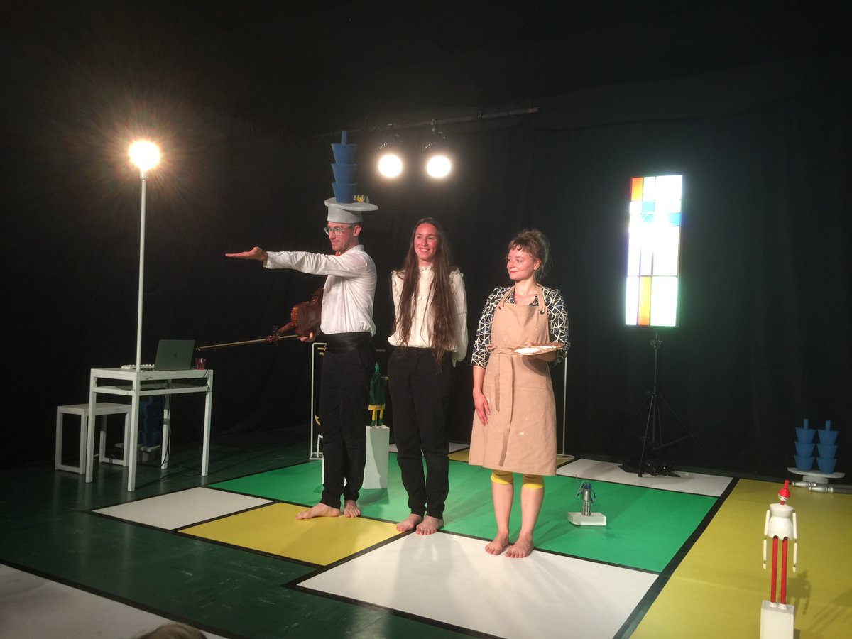 hautsdefrance's tweet image. 👏👏👏 Sous vos applaudissements ! Les compagnies des #hautsdefrance brûlent les planches au @FestivalAvignon ! #FDA21 #OFF21
Le programme complet est ici 👉ow.ly/fTlz50FtMEf