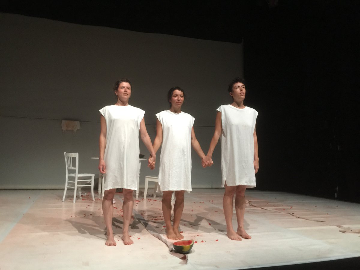 hautsdefrance's tweet image. 👏👏👏 Sous vos applaudissements ! Les compagnies des #hautsdefrance brûlent les planches au @FestivalAvignon ! #FDA21 #OFF21
Le programme complet est ici 👉ow.ly/fTlz50FtMEf
