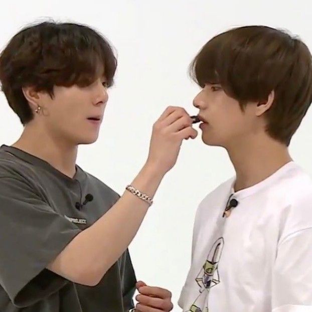 taekook pic bot (@kvpicbot) on Twitter photo 