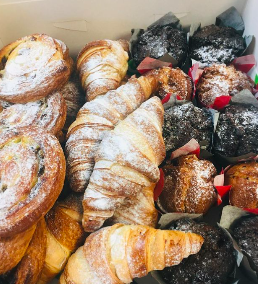 Gala_Retail's tweet photo. A box of delicious goodness 😍
#pastry #pastrylife #pastrylove #pastrydelights #pastrylover #pastrypassion #pastrychefs #pastrycream #pastrycook #pastrycake #pastrygram #pastrytime #pastrydesign #pastrygirl #pastryweek https://t.co/xhRkkZNjp8
